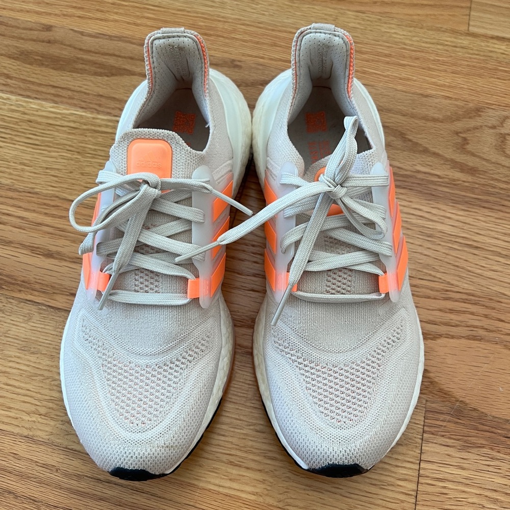 Adidas ULTRABOOST 22 RUNNING SHOES Aluminum/Beam Orange Sneakers (7.5 Women)